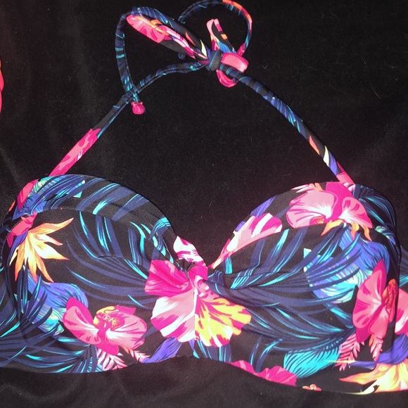 bathing suit top lot - Picture 4 of 9
